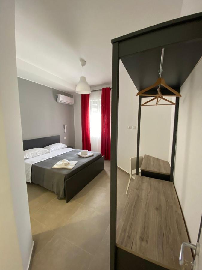 Aeroporto Katane Rooms Catania Bagian luar foto
